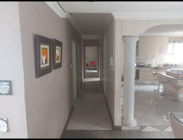 4 BEDROOM HOUSE FOR SALE IN OOS EINDE